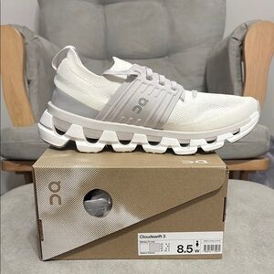 WMMS On Cloud Cloudswift 3 slightly used With OG Box White Frost